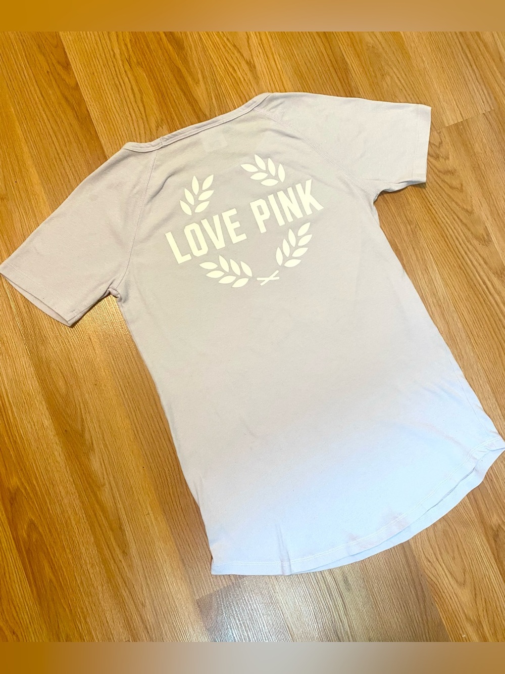 🪁VS PINK SHORT SLEEVE TEE PURPLE LOGO CREW NECK BASIC T-SHIRT SIZE XS - Picture 2 of 6